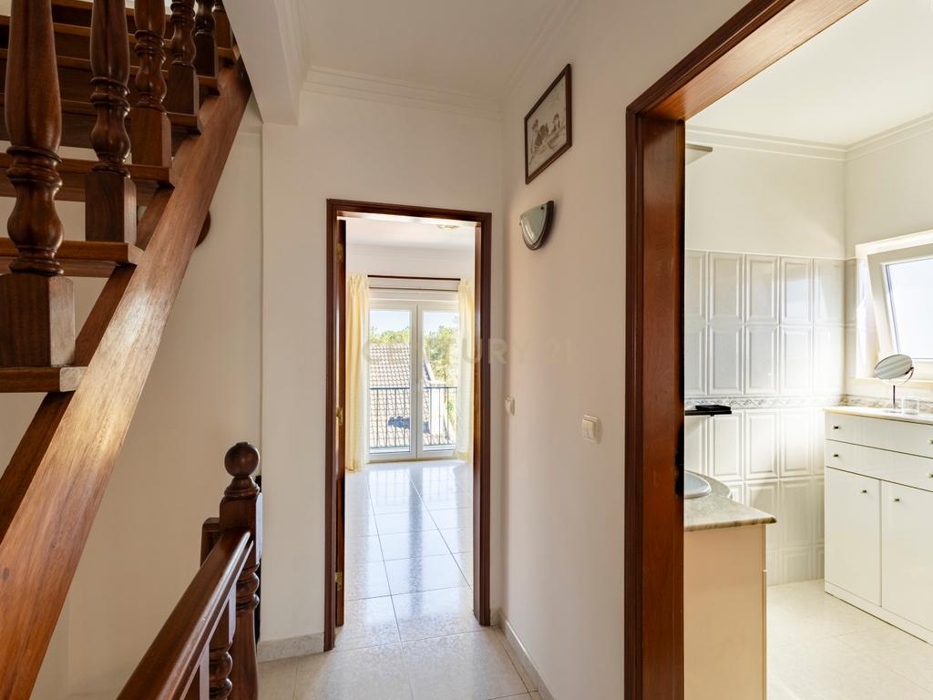 Moradia T2 Geminada com Aproveitamento de Sótão na Quinta do Conde - Image 20