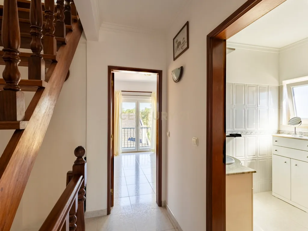 Moradia T2 Geminada com Aproveitamento de Sótão na Quinta do Conde - Image 20