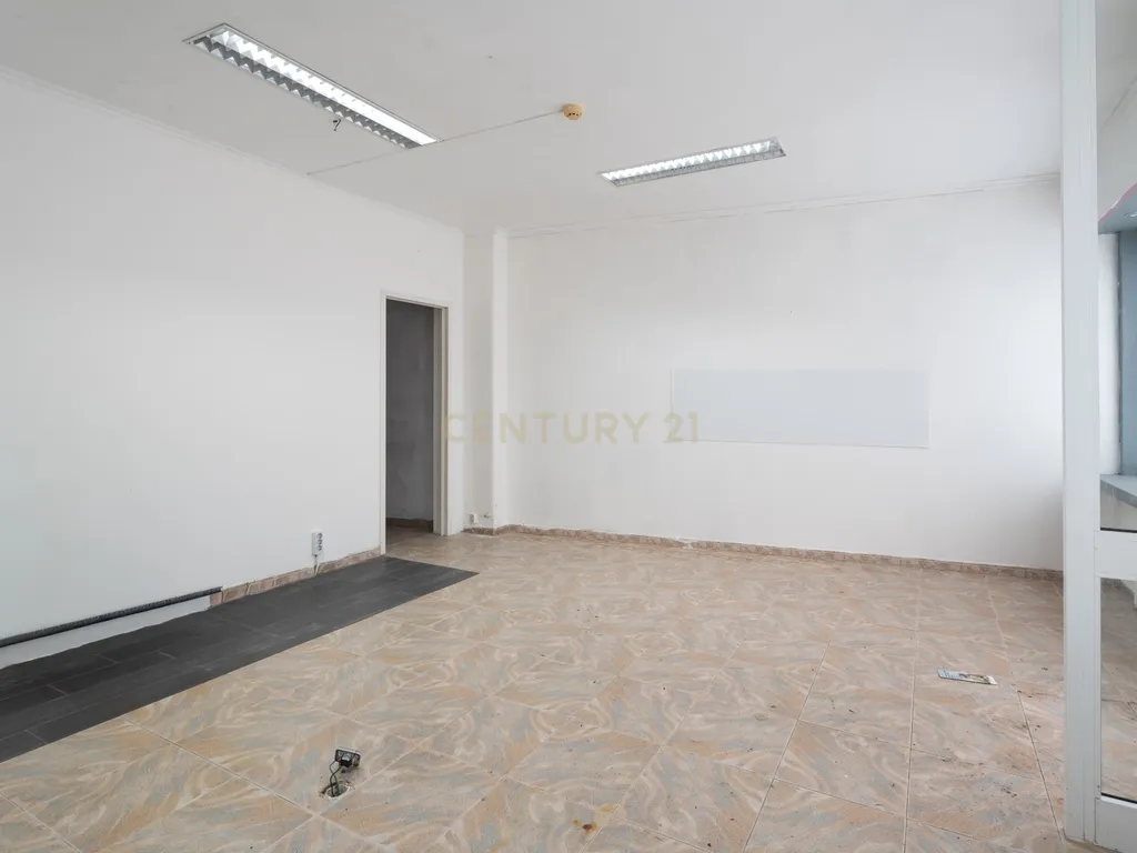 🏡 Moradia T3 + Espaço Comercial 🏪 | Livramento | Ponta Delgada📍 - Image 16