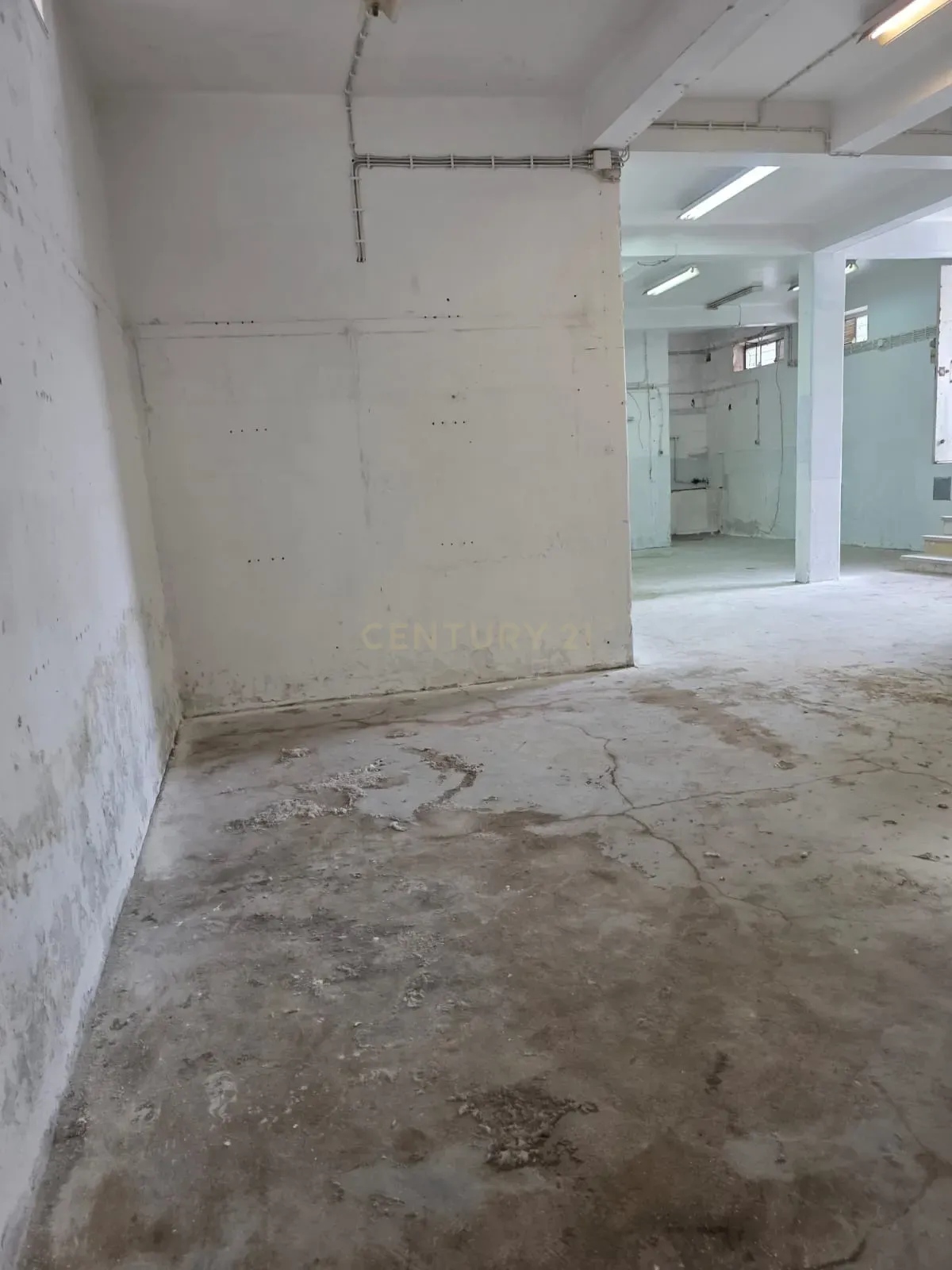 Fotografia 10 de Armazém com 160 m² para investimento em Linda-a-Velha