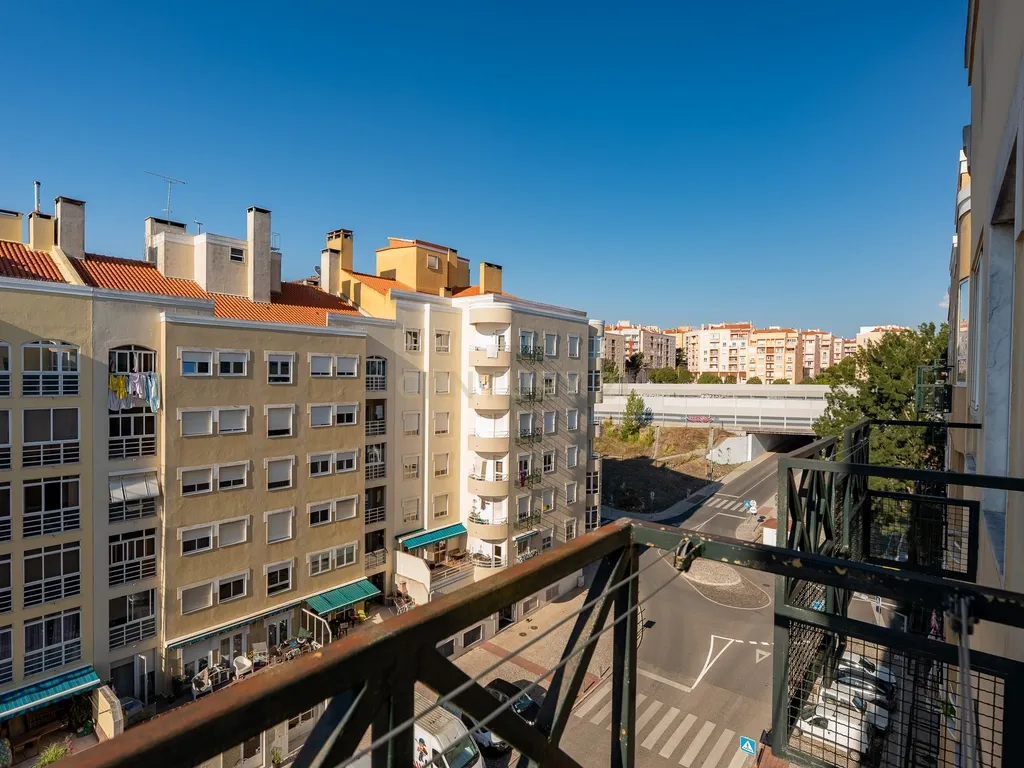 ** ESPECTACULAR APARTAMENTO T2 REMODELADO, NA URBANIZAÇÃO DA ANTA ** - Image 21
