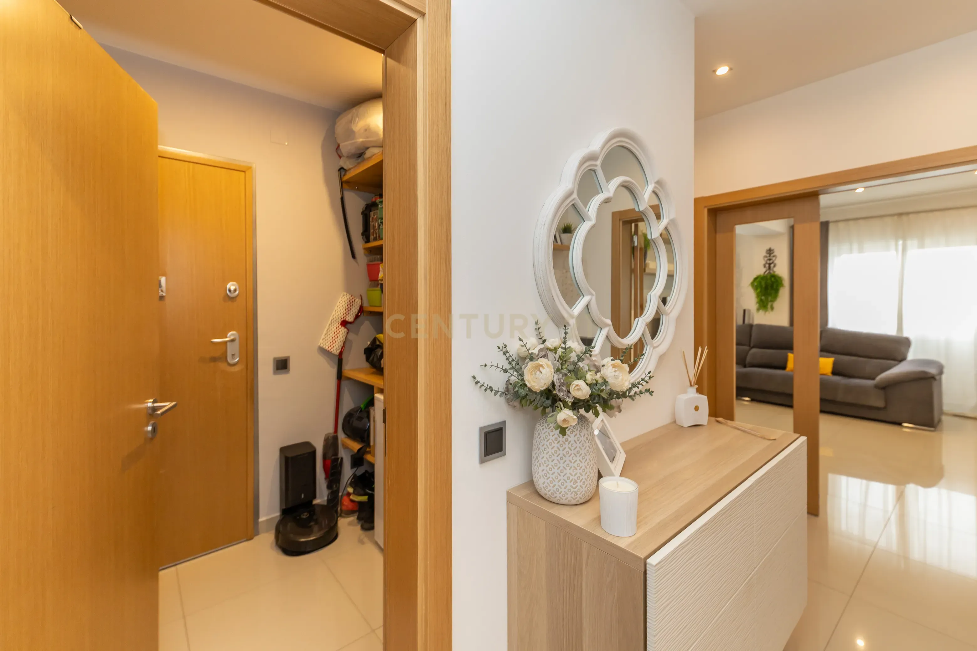 Apartamento T4 convertido em T3 - Totalmente Renovado com Materiais Premium no Centro de Setúbal - Image 12