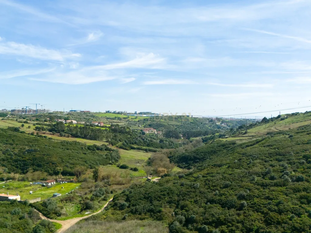 Terreno de 623m2 em vias de aprovação/conclusão em Cabra Figa, Rio de Mouro - Image 4