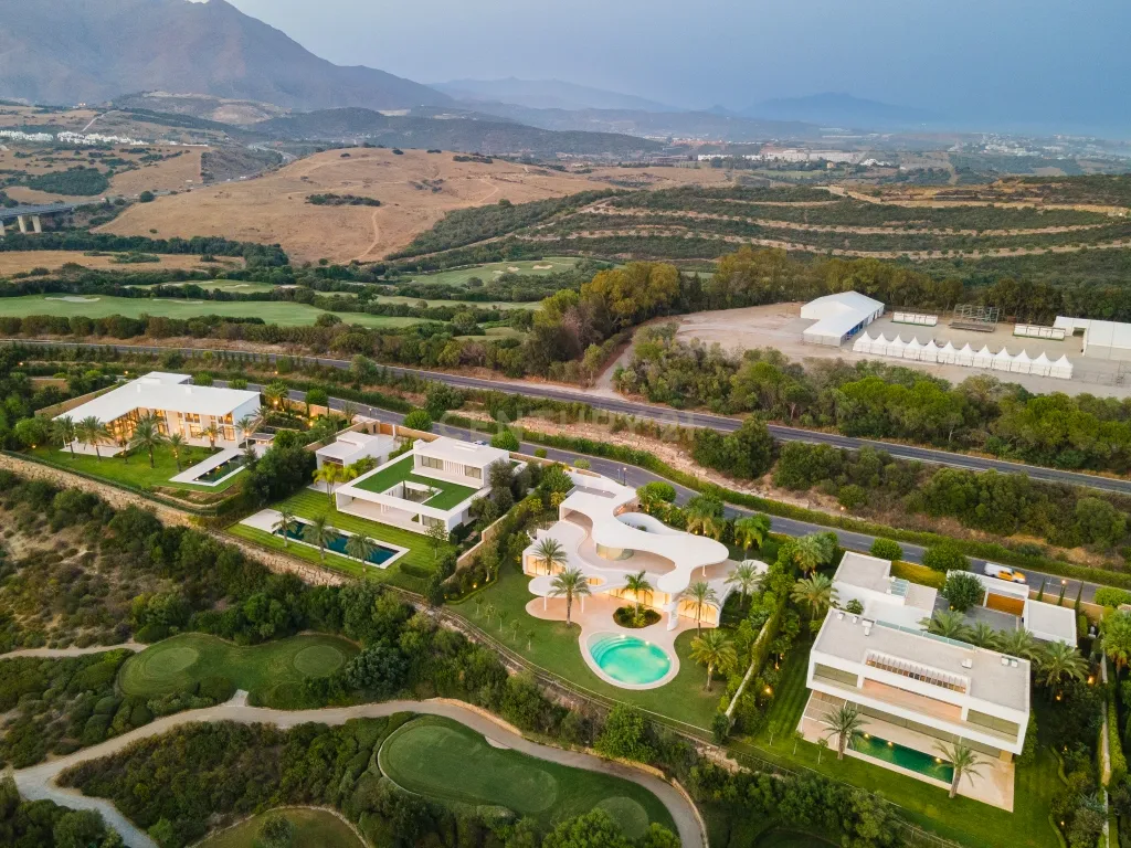 Villa de Golfe na Primeira Linha 7: Uma Obra-Prima Escultural da Arquitetura Visionária na Finca Cortesin - Image 24