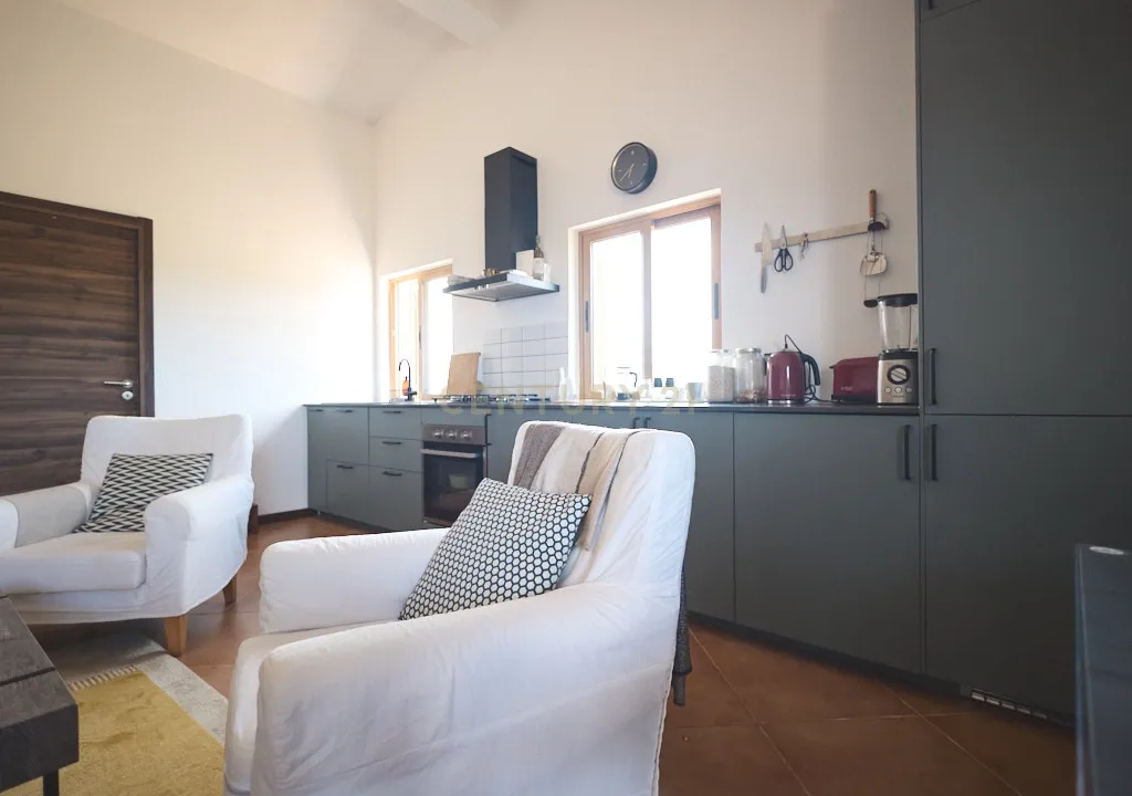 Acorde com vistas deslumbrantes sobre o oceano no seu rancho exclusivo de 8,4 hectares no Algarve, em Aljezur! Inclui uma casa principal ecoeficiente com certificação energética A, perto de praias de surf lendárias. Este é o seu refúgio costeiro definitivo — agarre esta oportunidade rara e agende hoje mesmo a sua visita! - Image 49