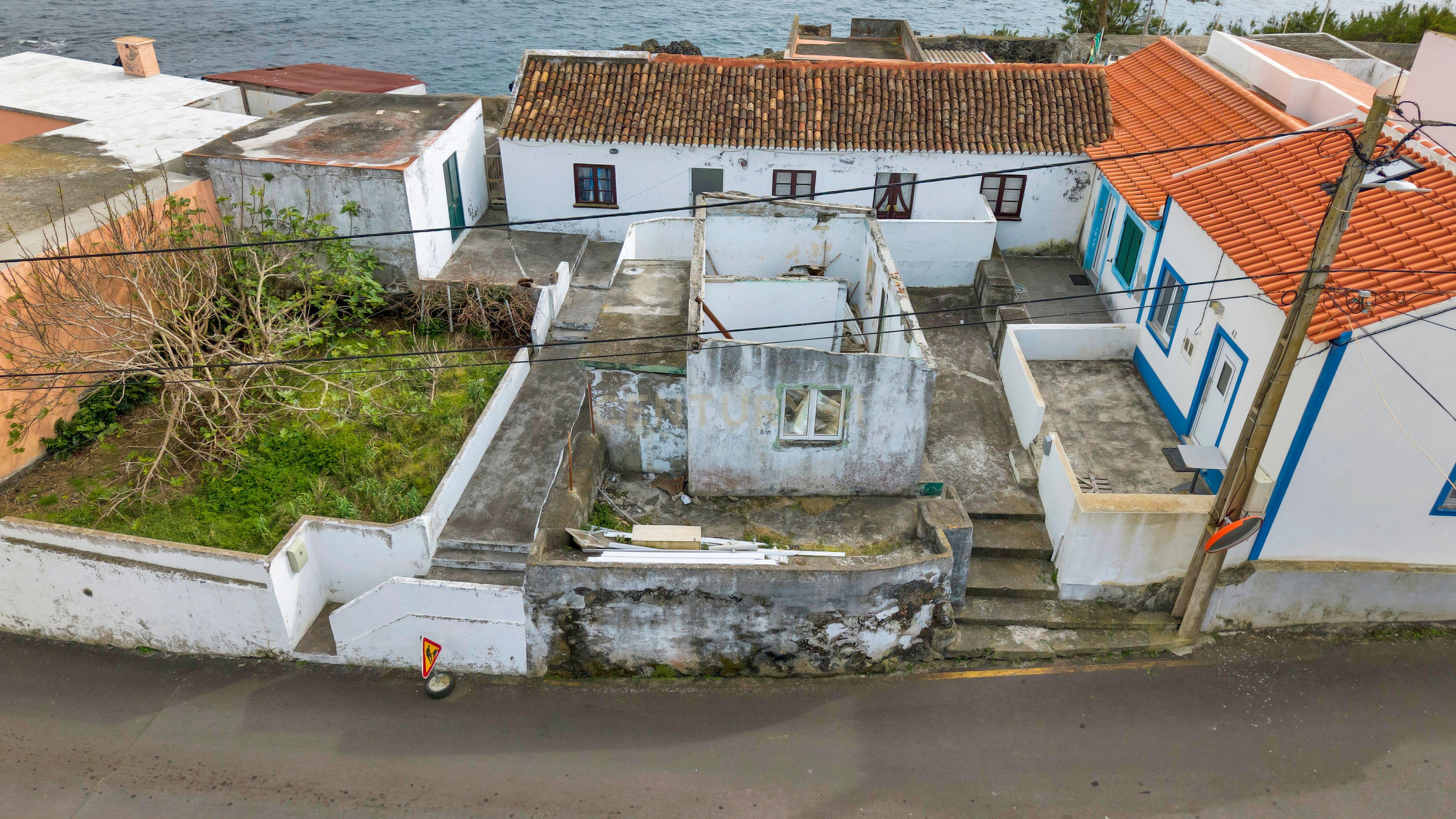 Fotografia 3 de Ruina para recuperação na Vila de Porto Judeu