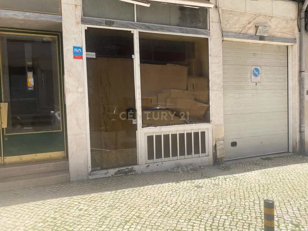 Oportunidade de Investimento em Campo de Ourique – Habitação + Loja Arrendadas com Garagem - Image 3