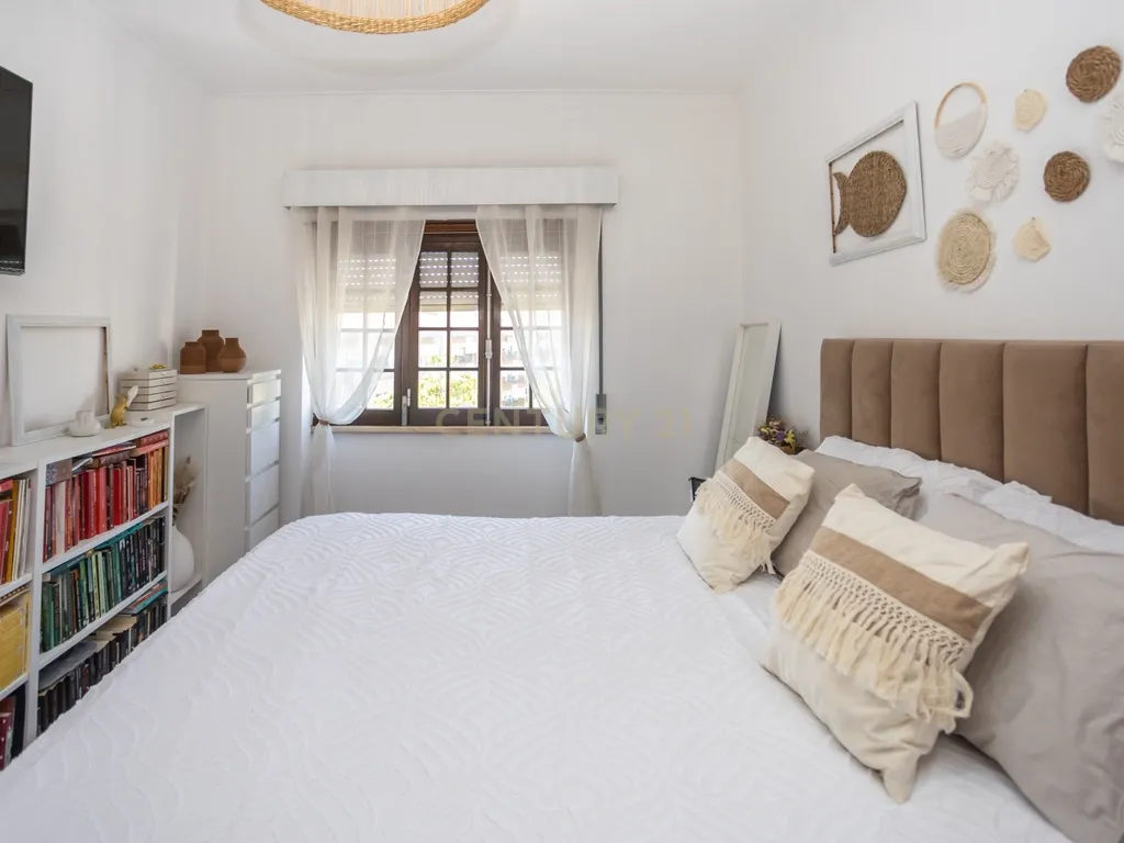Magnífico T4 no Bairro de São Gabriel com 3 Varandas e Vista Panorâmica – Setúbal - Image 14