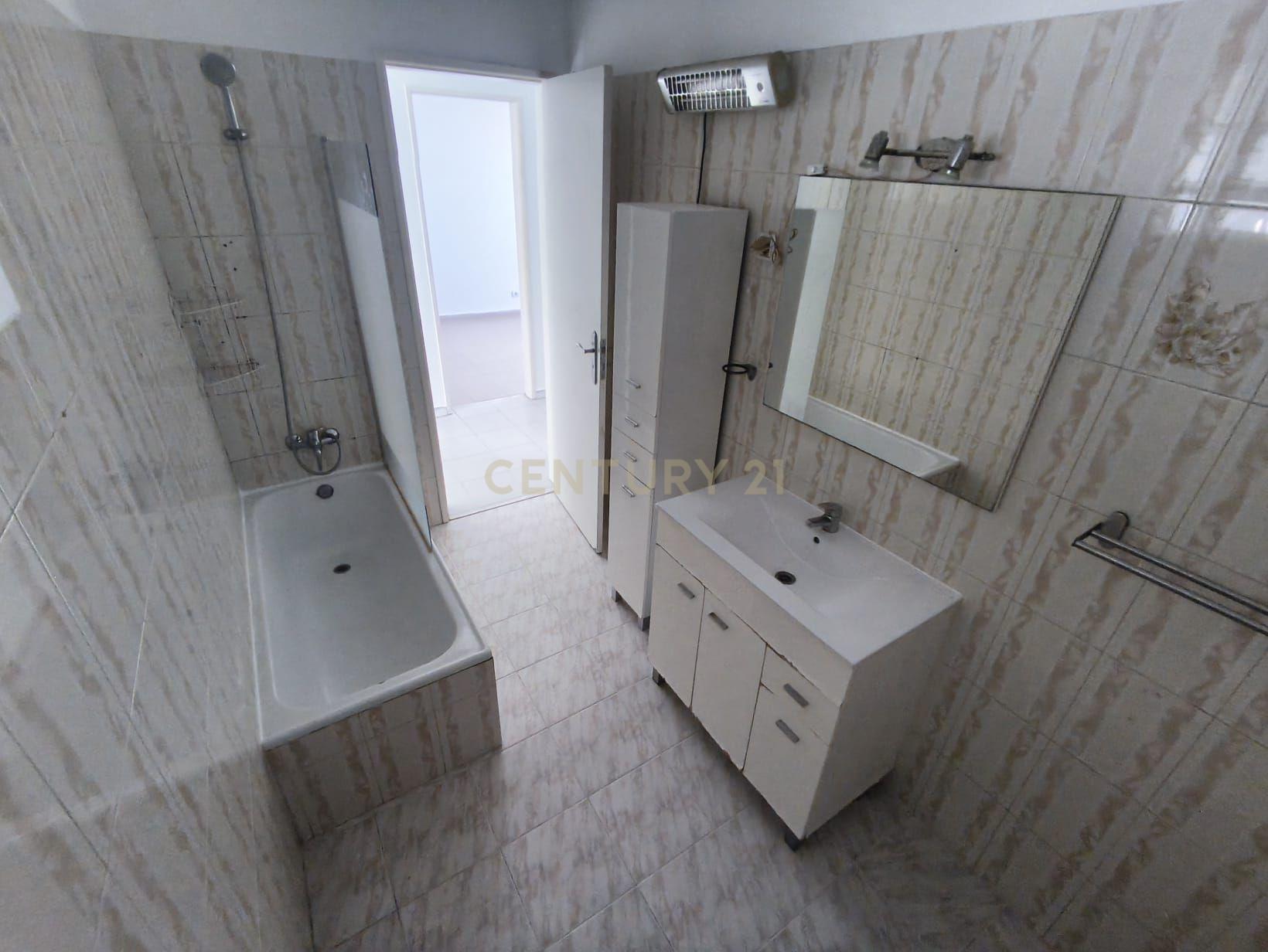 Fotografia 12 de Moradia T2  |  Terraço  |  Com loja ou garagem