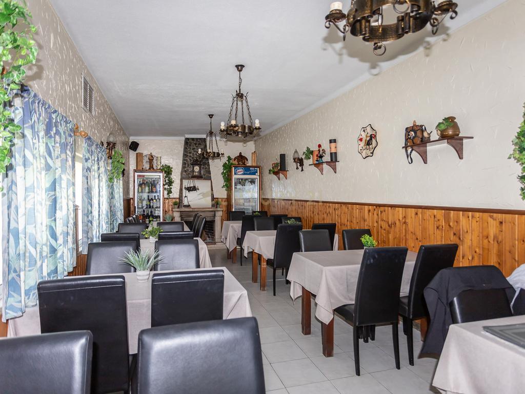 Moradia transformada em Restaurante - Santo António - Costa de Caparica - Image 15