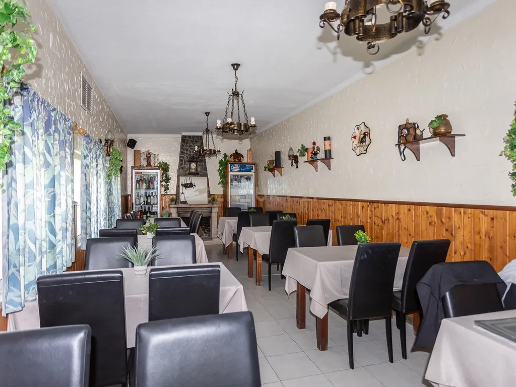 Moradia transformada em Restaurante - Santo António - Costa de Caparica - Image 15