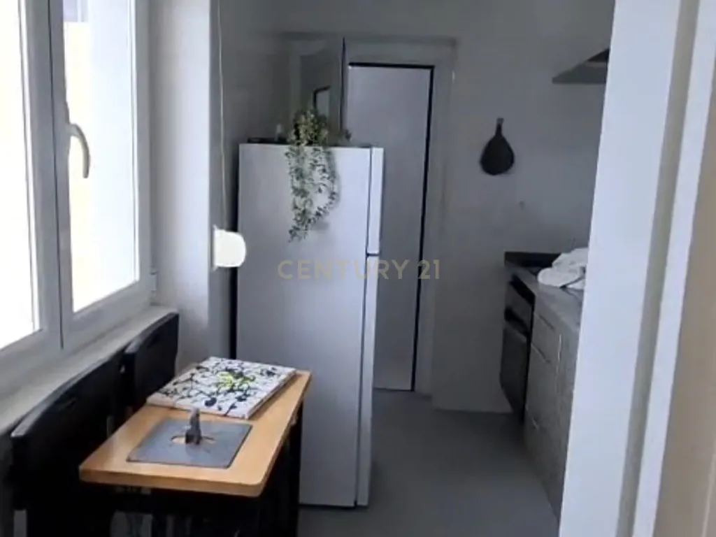 Apartamento em andar de moradia T2 (R/C) - Caeiros Mafra - Image 3