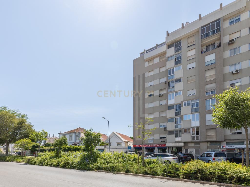 Apartamento 3 Ass. no centro de Setúbal – Av. 22 de Dezembro - Image 3