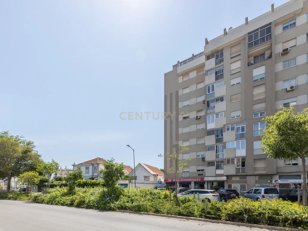 Apartamento 3 Ass. no centro de Setúbal – Av. 22 de Dezembro - Image 3