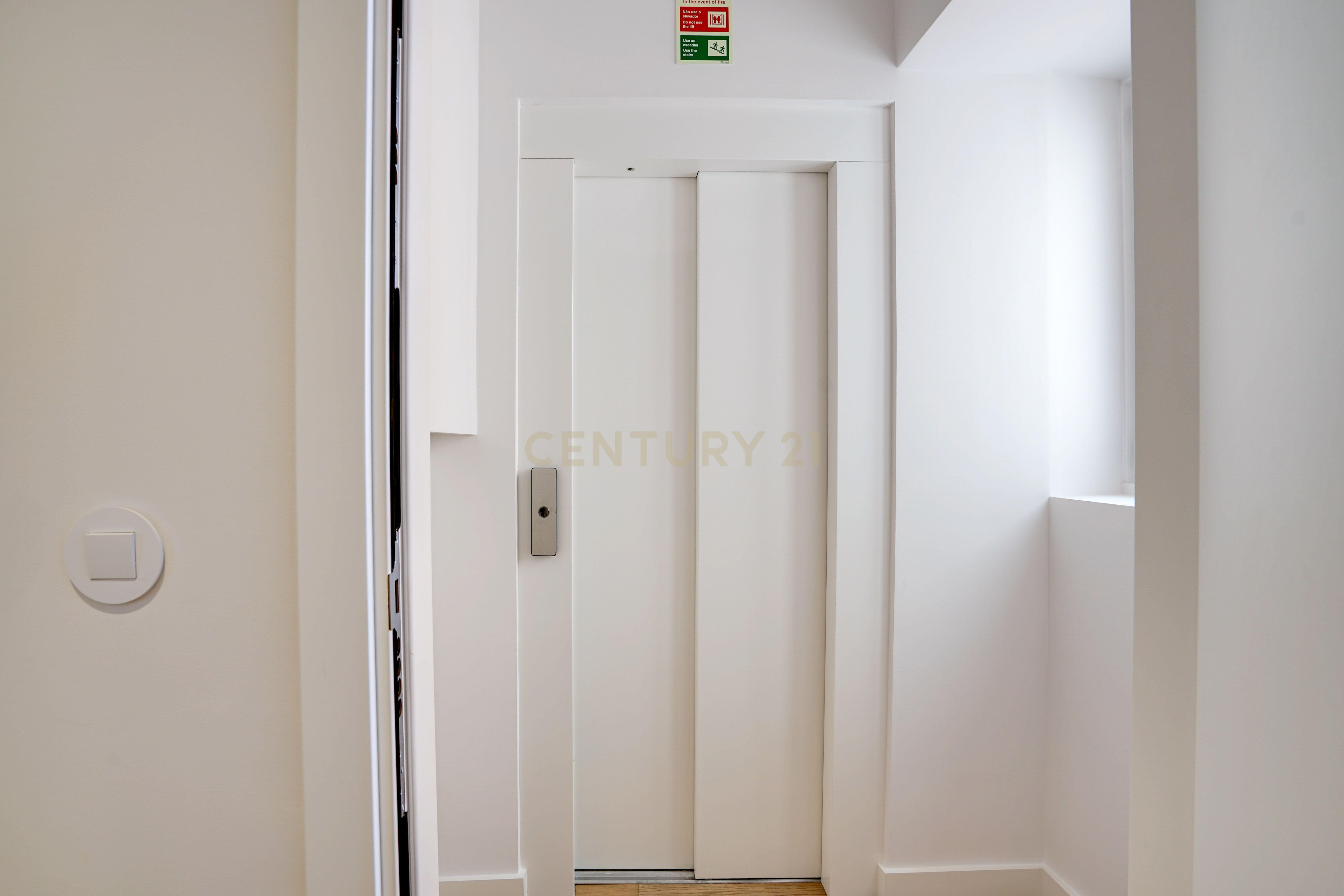 Luxuoso T1 em Lisboa com Vista e Acabamentos Modernos - Image 4