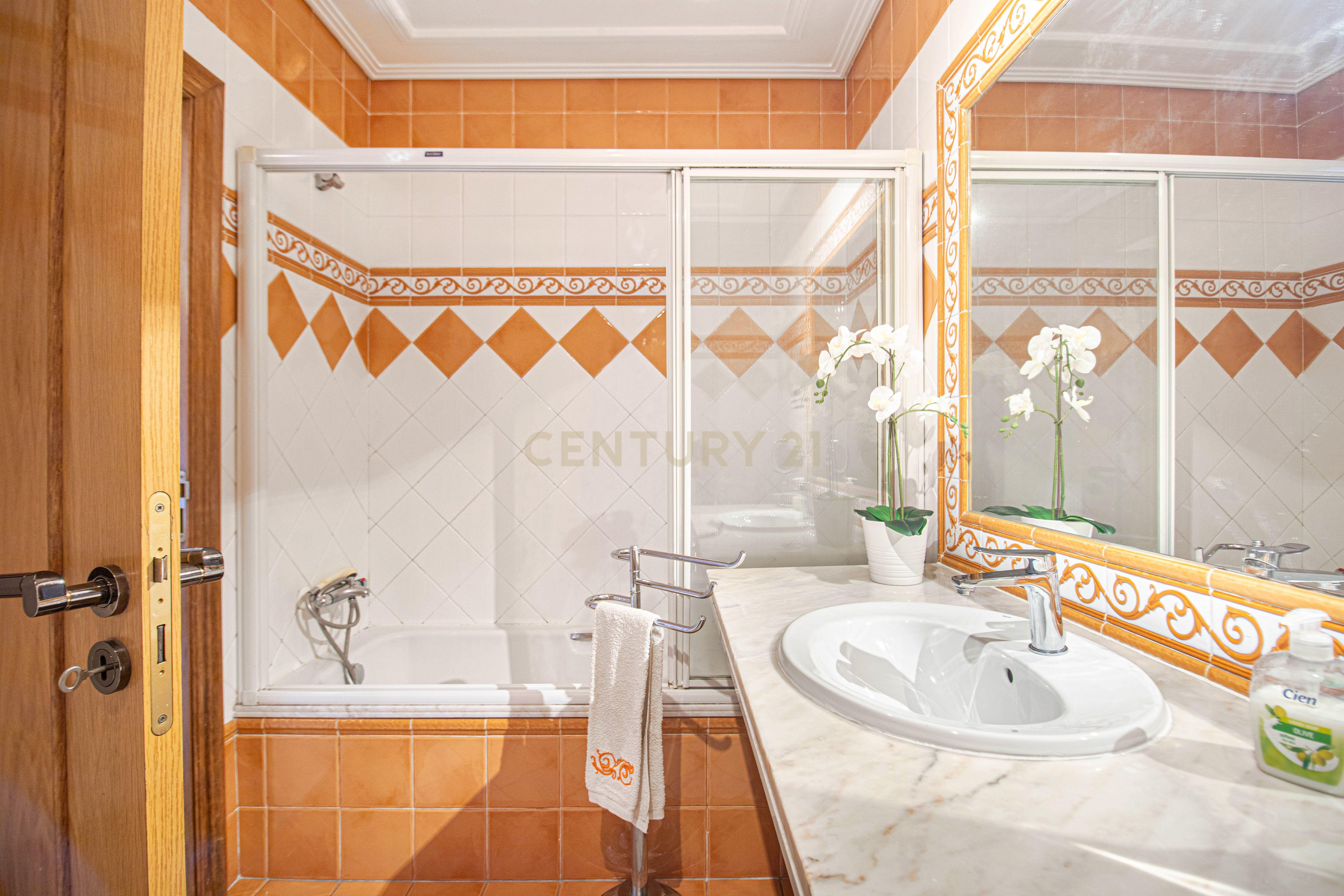 Apartamento T4 no Real Forte c/ 2 Box - Image 24