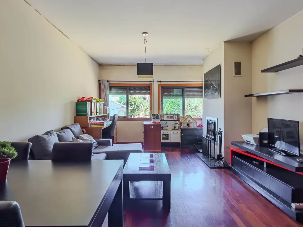 Apartamento T2 com Garagem e Arrumos — Coronado, São Mamede - Image 26