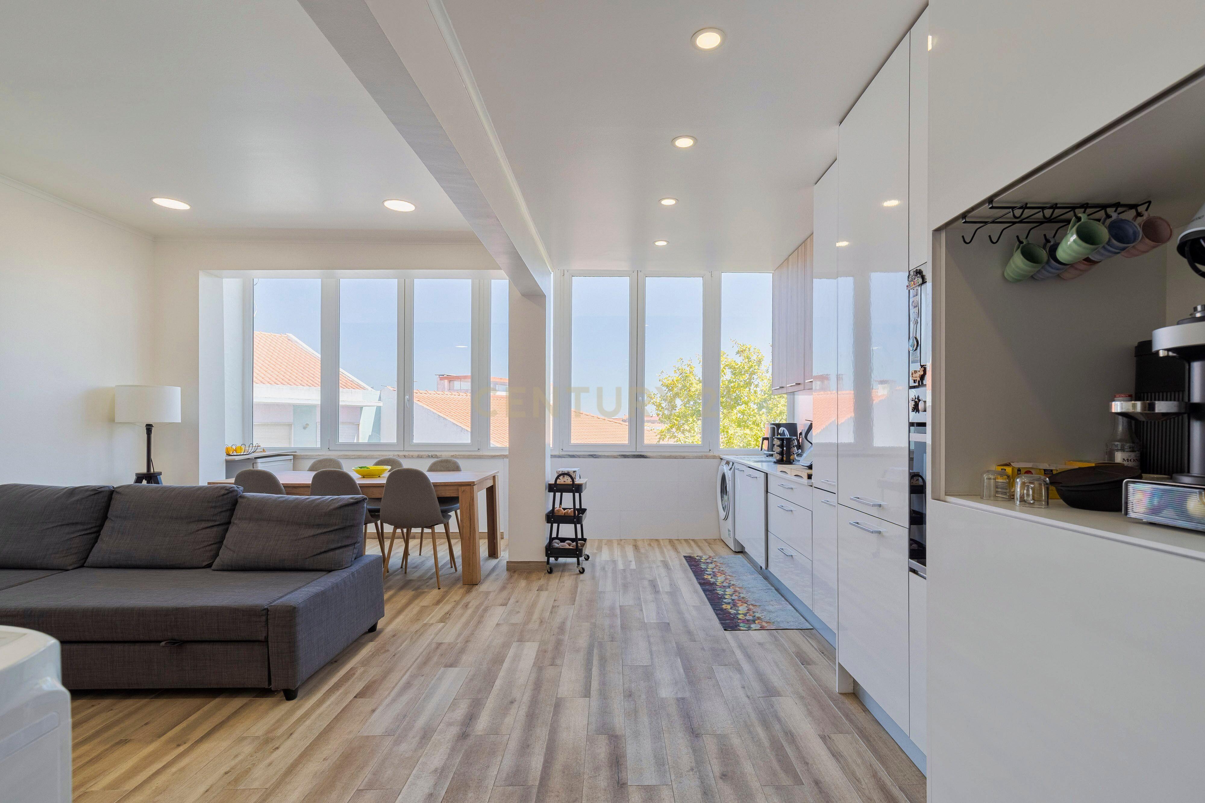 Fotografia 3 de Apartamento T3 com varanda  no Feijó