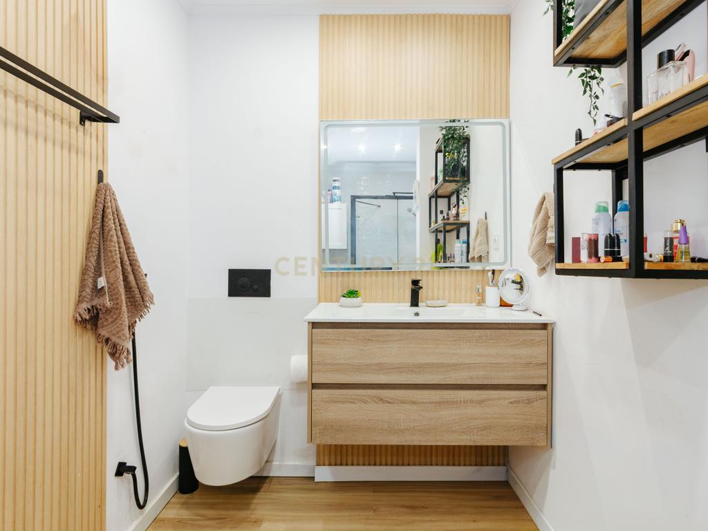 Apartamento T2 Renovado em Miratejo - Image 20