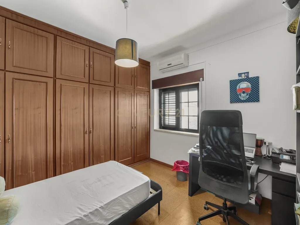MORADIA T5 COM GARAGEM E PISCINA, 327 M² DE TERRENO PARA USUFRUIR - Image 34
