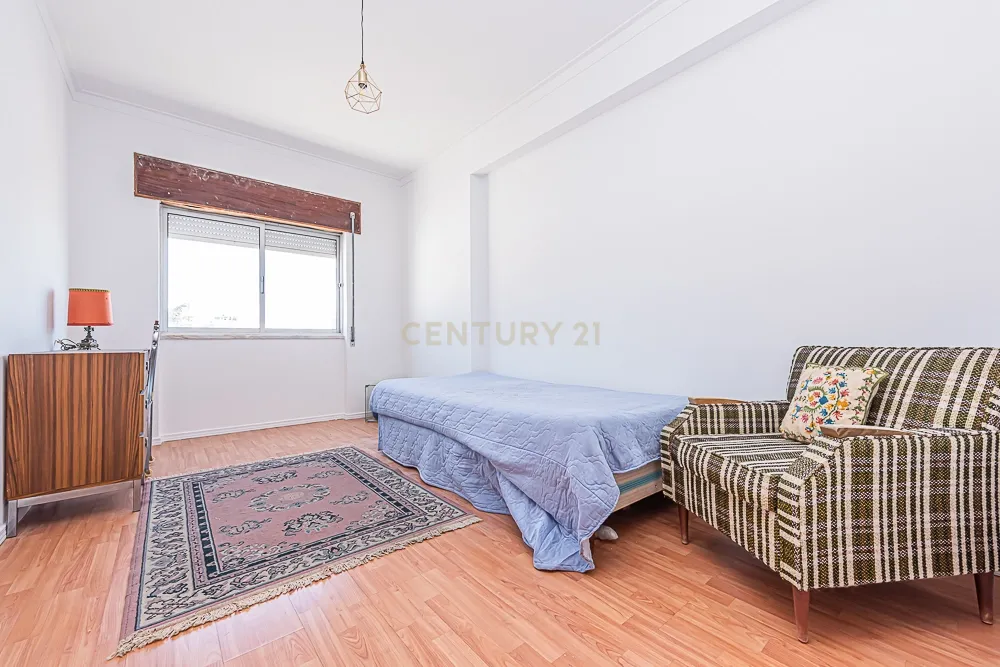 Apartamento T3 em bom estado de conservação com áreas generosas, S. Sebastião, Setúbal - Image 18