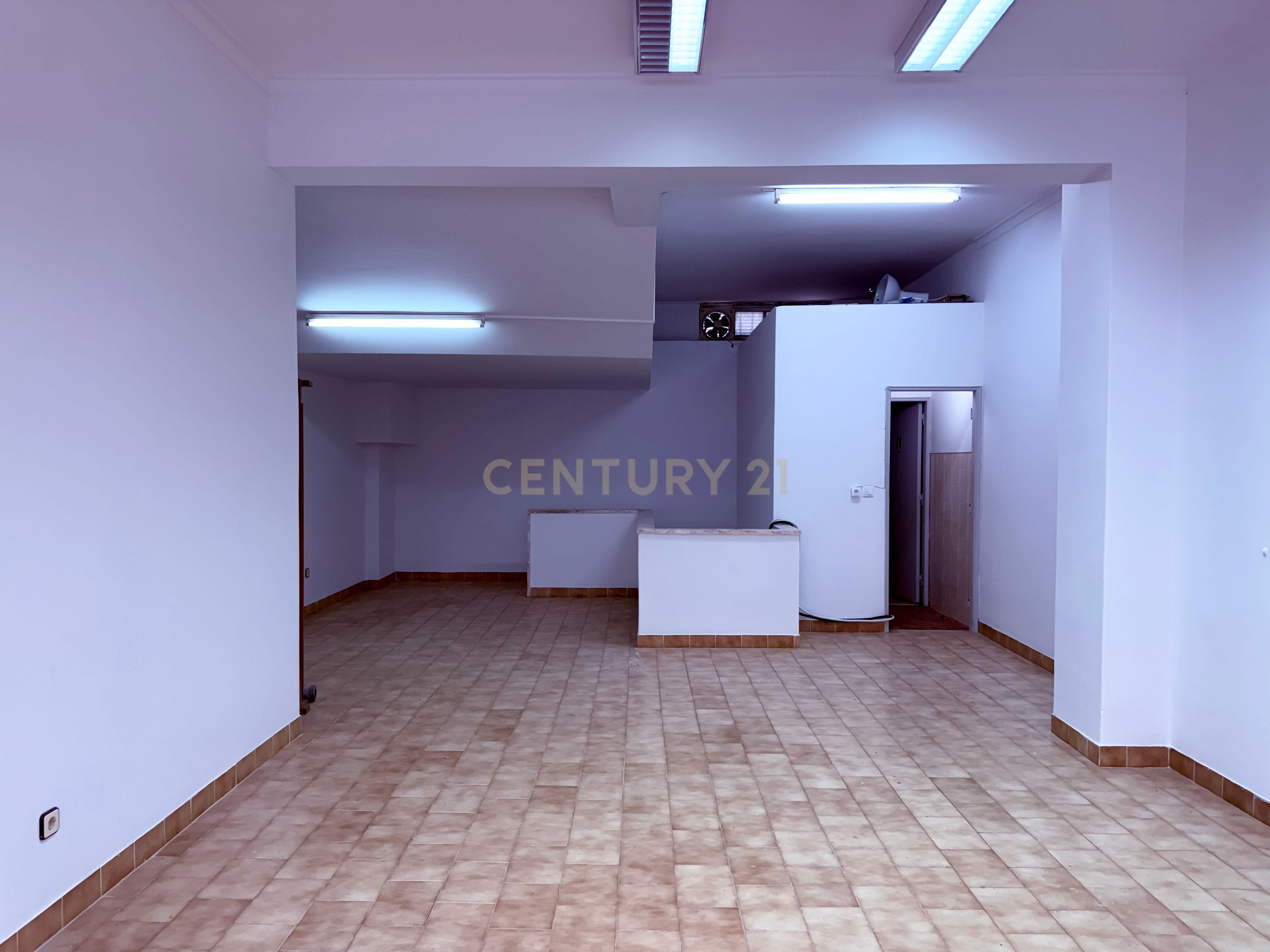 Fotografia 2 de Loja no Casal de São Brás, Amadora - 170m² por 1100€