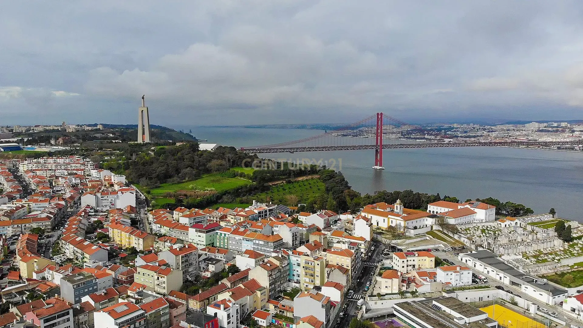 Fotografia 8 de T1 para investimento na zona histórica de Almada Velha