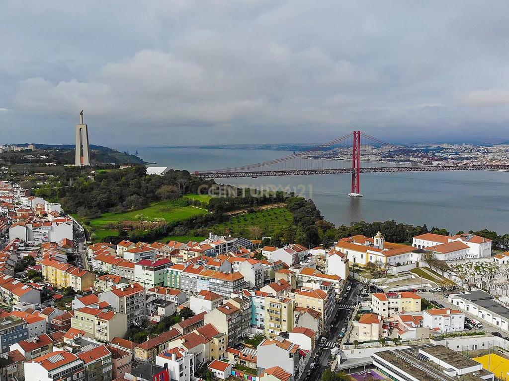 T1 para investimento na zona histórica de Almada Velha - Image 8