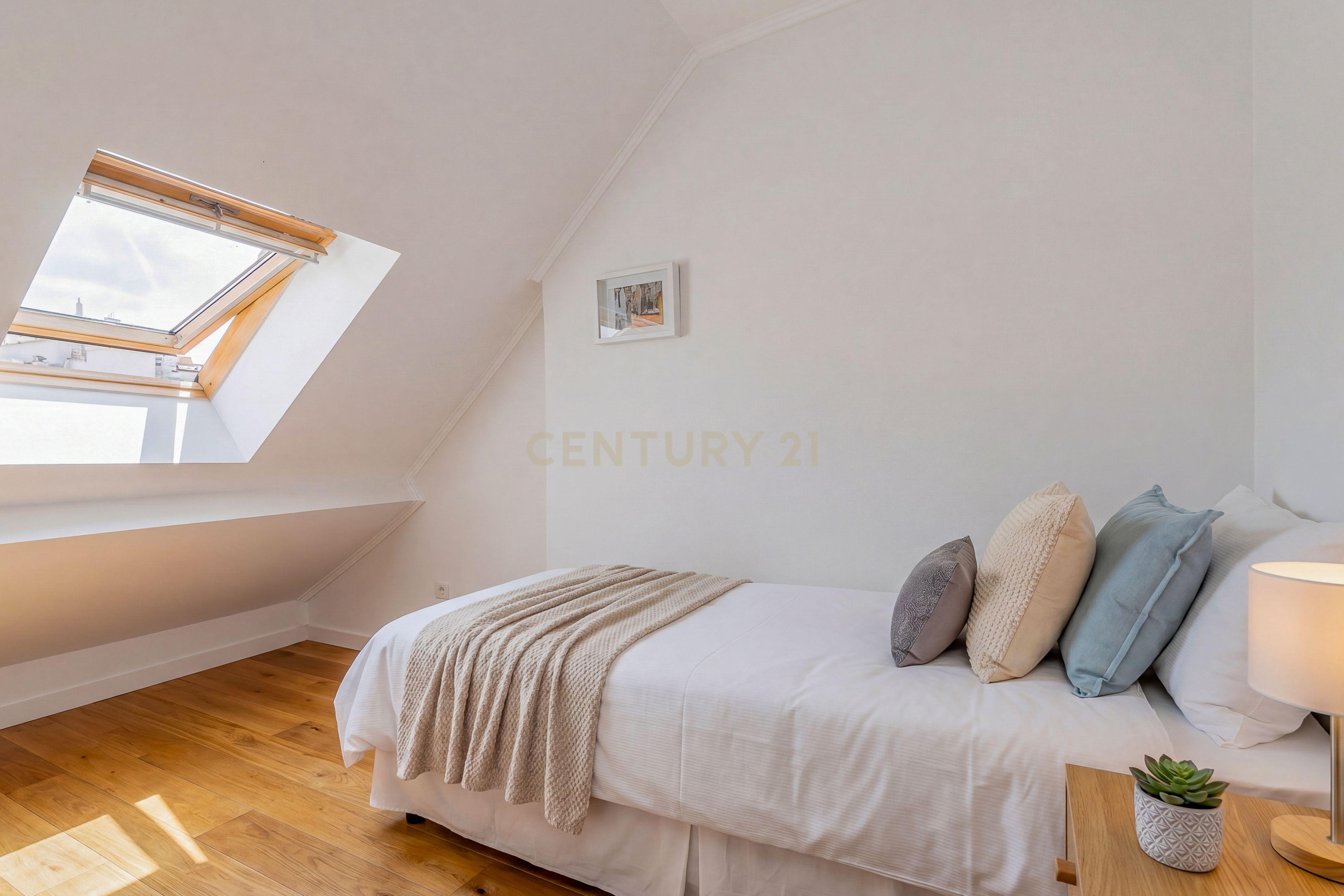 Fotografia 11 de Apartamento T2 Renovado Onde Lisboa Entra Pela Janela - São Vicente