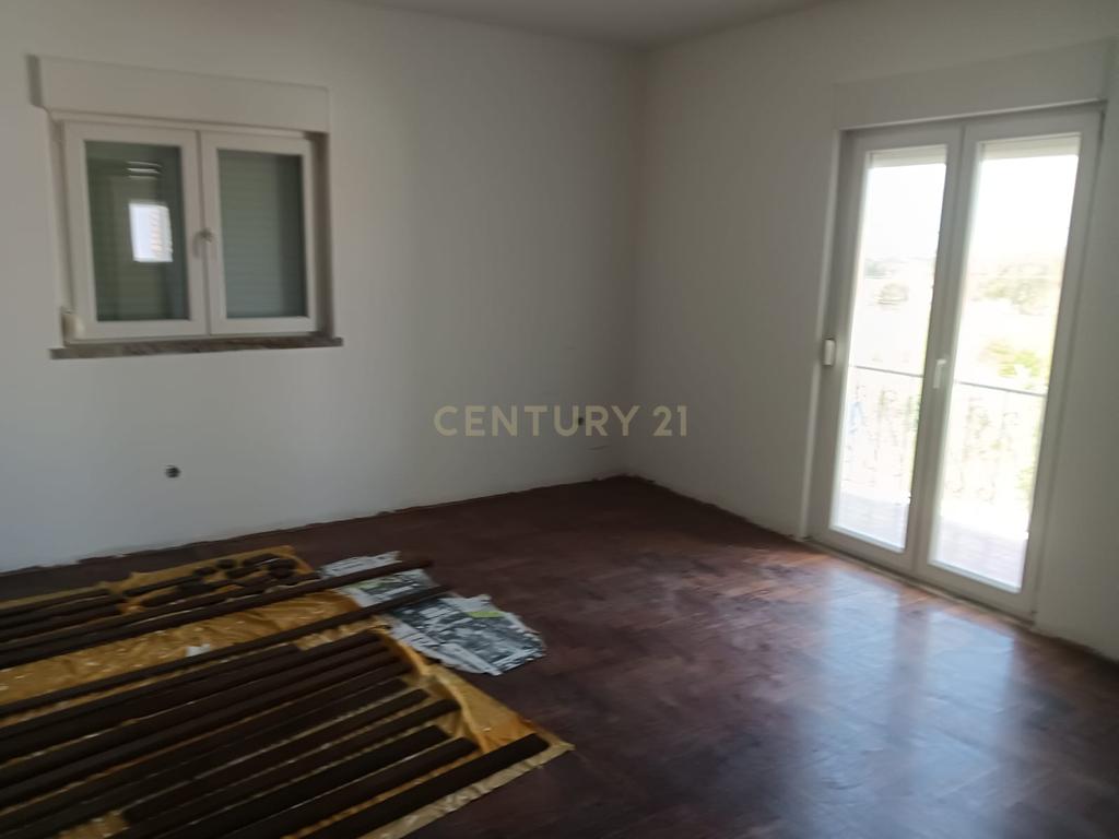 Andar Moradia t3 totalmente remodelado - Image 3