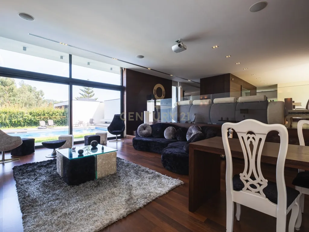 Luxuosa Moradia T4 com Piscina e Vista Panorâmica em Lousada - Image 23