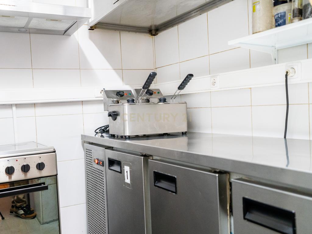 Restaurante Pronto a Funcionar na Emblemática Rua da Bica – Uma Oportunidade Única no Coração de Lisboa - Image 9