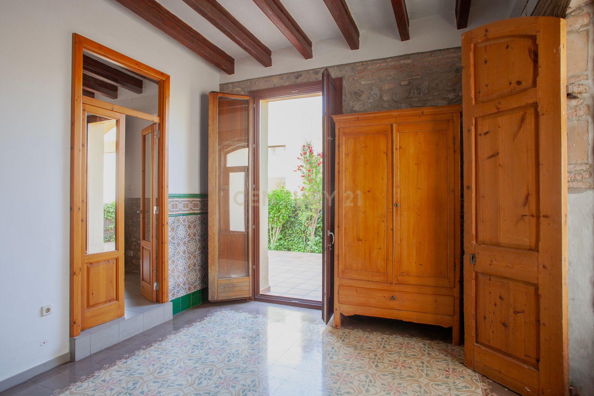 Encanto modernista no rés do chão com jardim – La Garriga - Image 3
