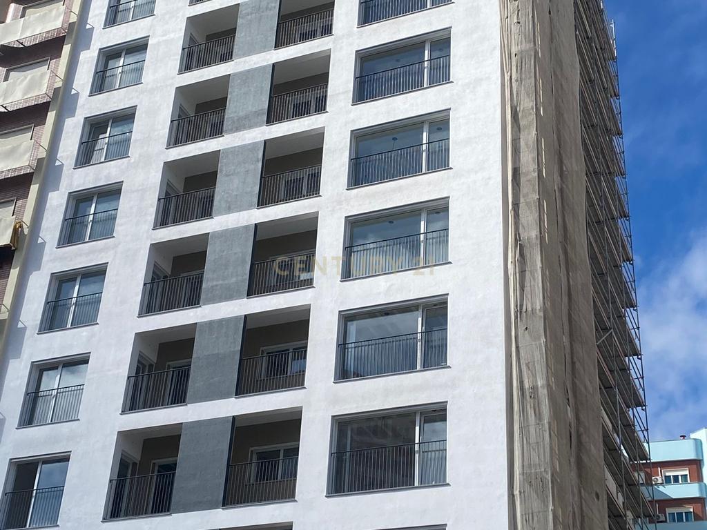 Moderno T2 em Construção em Corroios, Seixal, RC com Terraço - Image 4