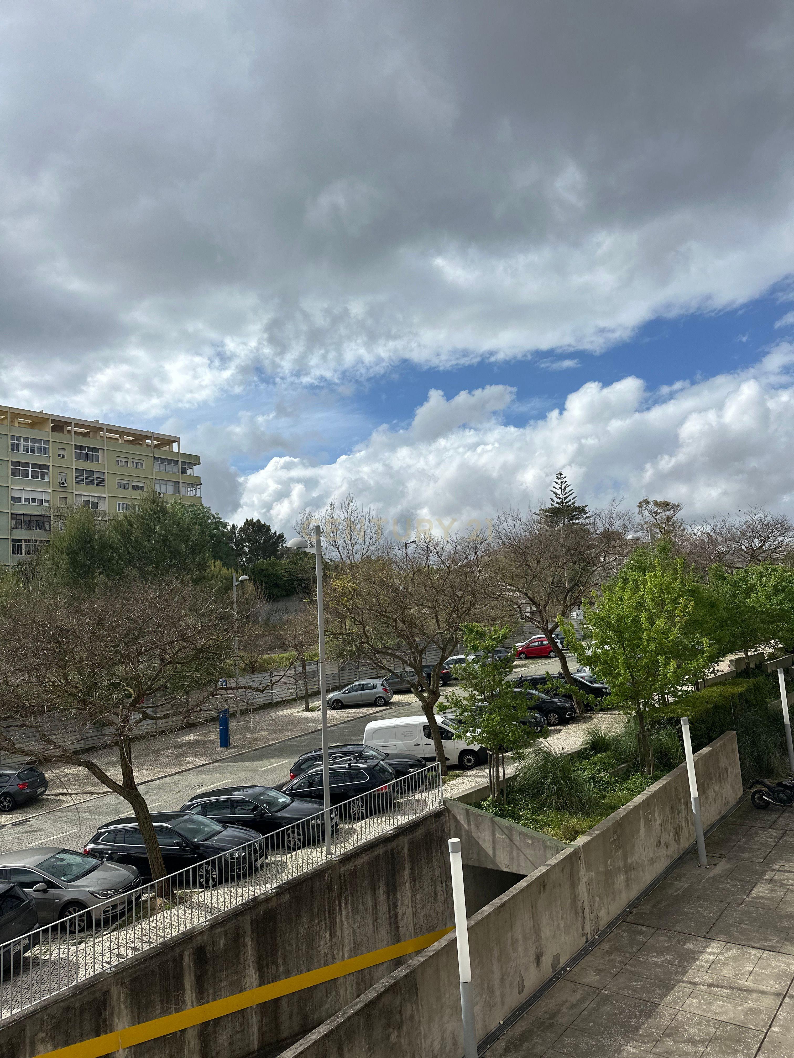 Apartamento T2 com 118m2 para venda nas Avenidas Novas com uma excelente localização proximo da estação de Entrecampos e da Cidade Universitária. - Image 17