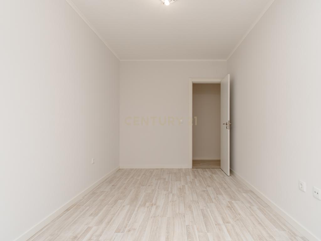 Apartamento Renovado T2 em São Vicente, Lisboa - Image 18