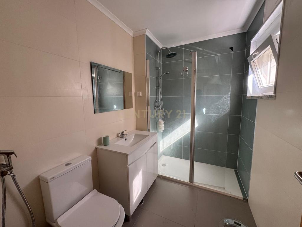 Apartamento T3 remodelado na zona do Parque Municipal - Image 15