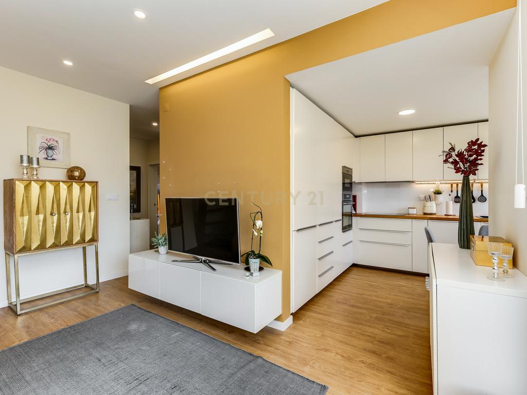 Apartamento T3 em Cascais com Luz Natural e Boa Localização - Image 5