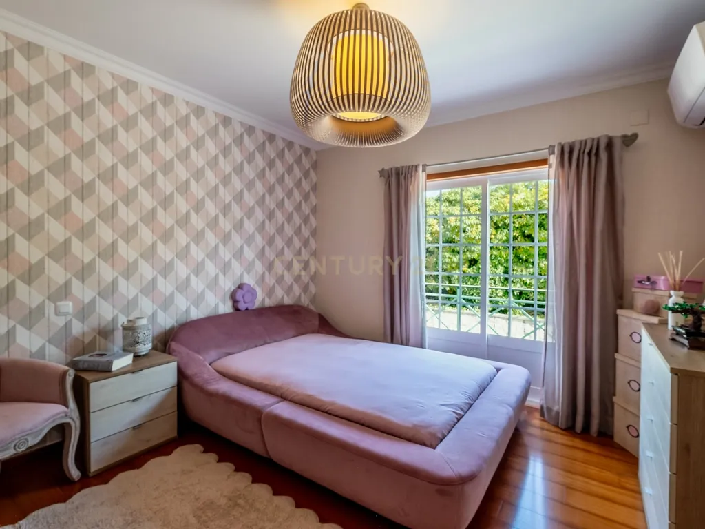 Elegante Moradia T4 com Piscina e Jardim em Mafra: Um Equilíbrio Perfeito entre Campo e Praia - Image 27
