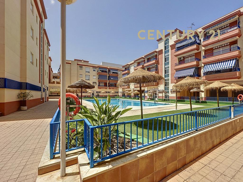 Apartamento de um quarto para arrendar em Torrox Costa com terraço e piscina - Image 17