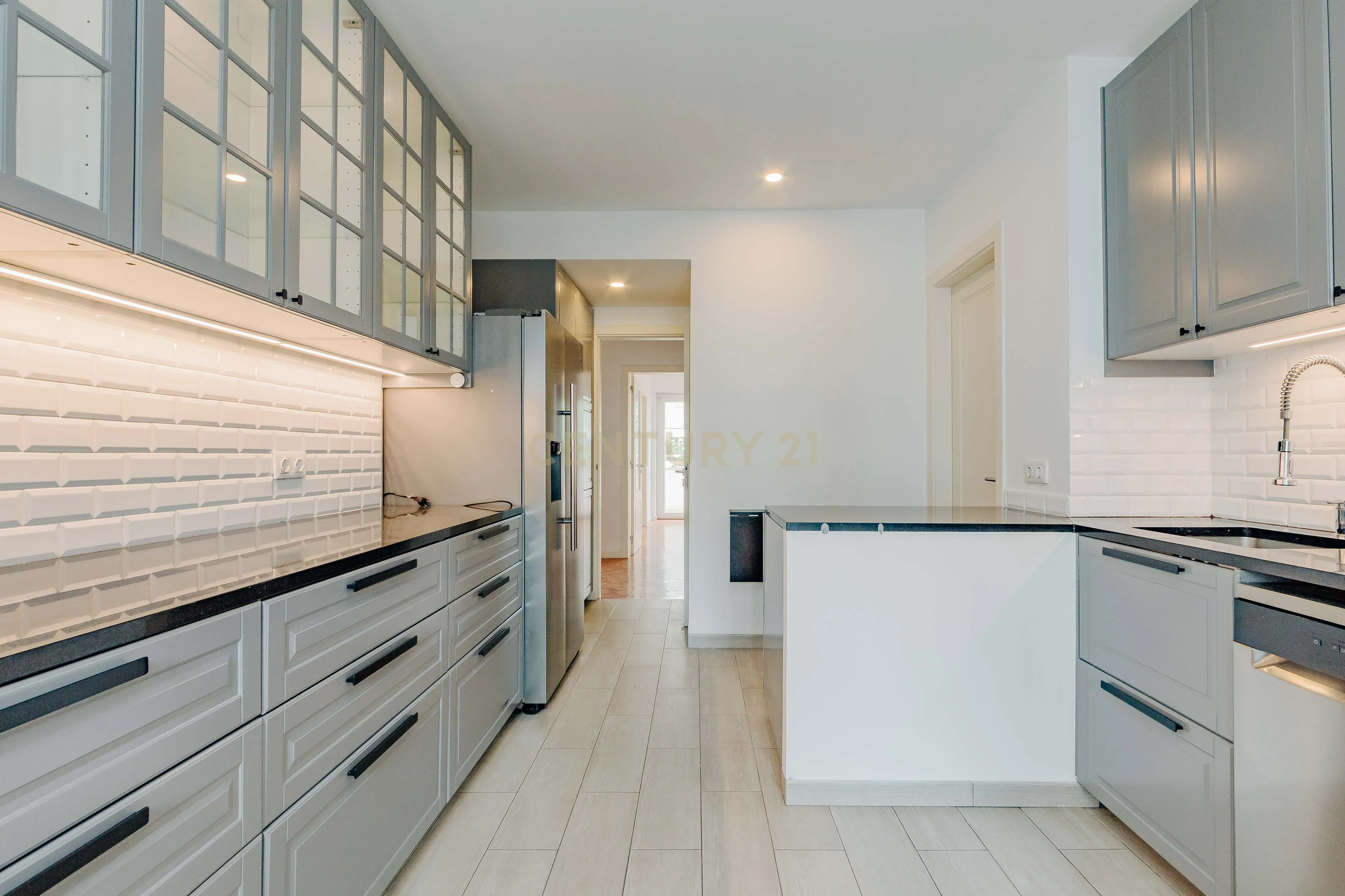 APARTAMENTO T5 REMODELADO SALDANHA LISBOA - Image 52