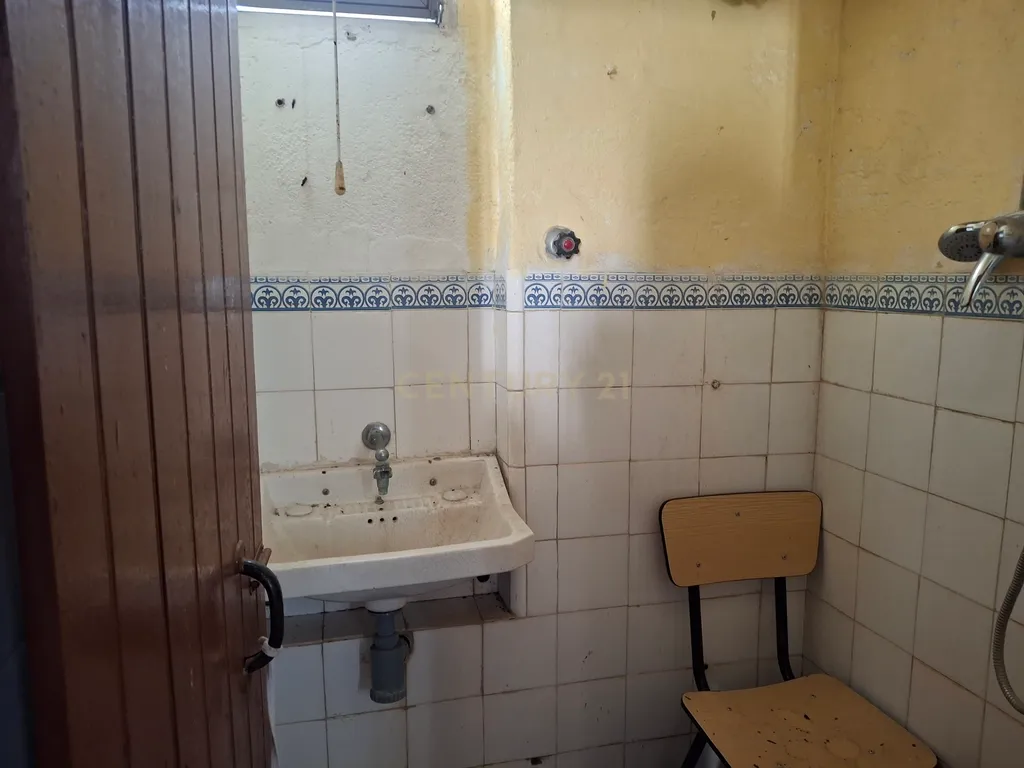 Moradia para Recuperação no Montijo com Jardim e Garagem - Image 27
