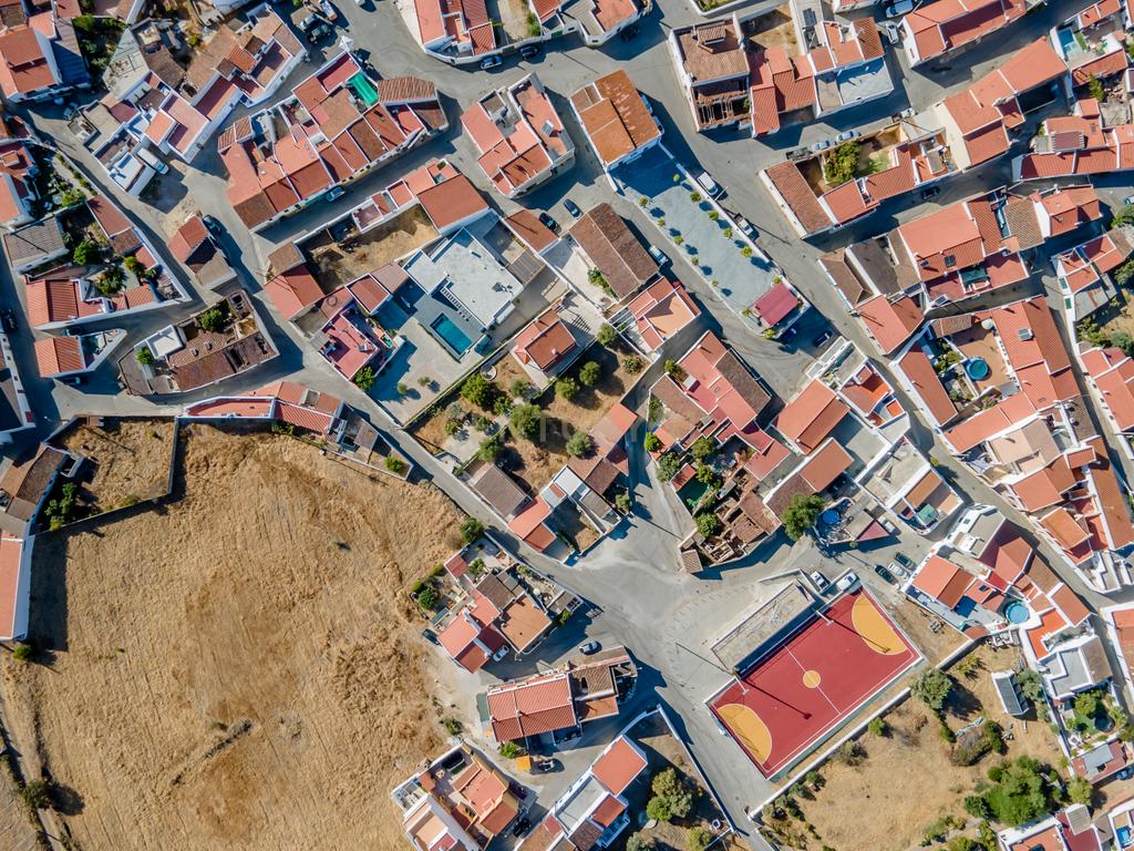 Armazém com Quintal Murado em Terreno Urbano de 632m² - Image 5