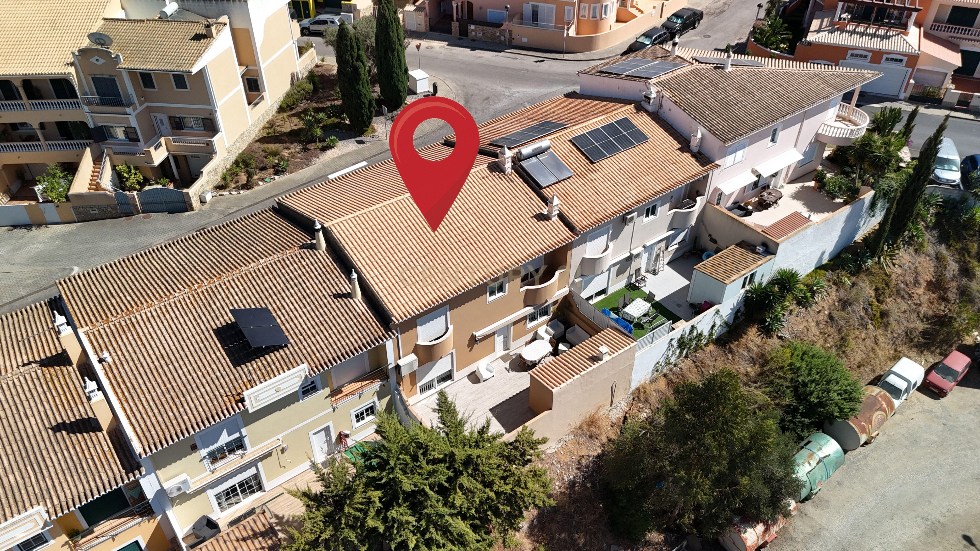Moradia T4 à venda em Odiáxere, €640.000