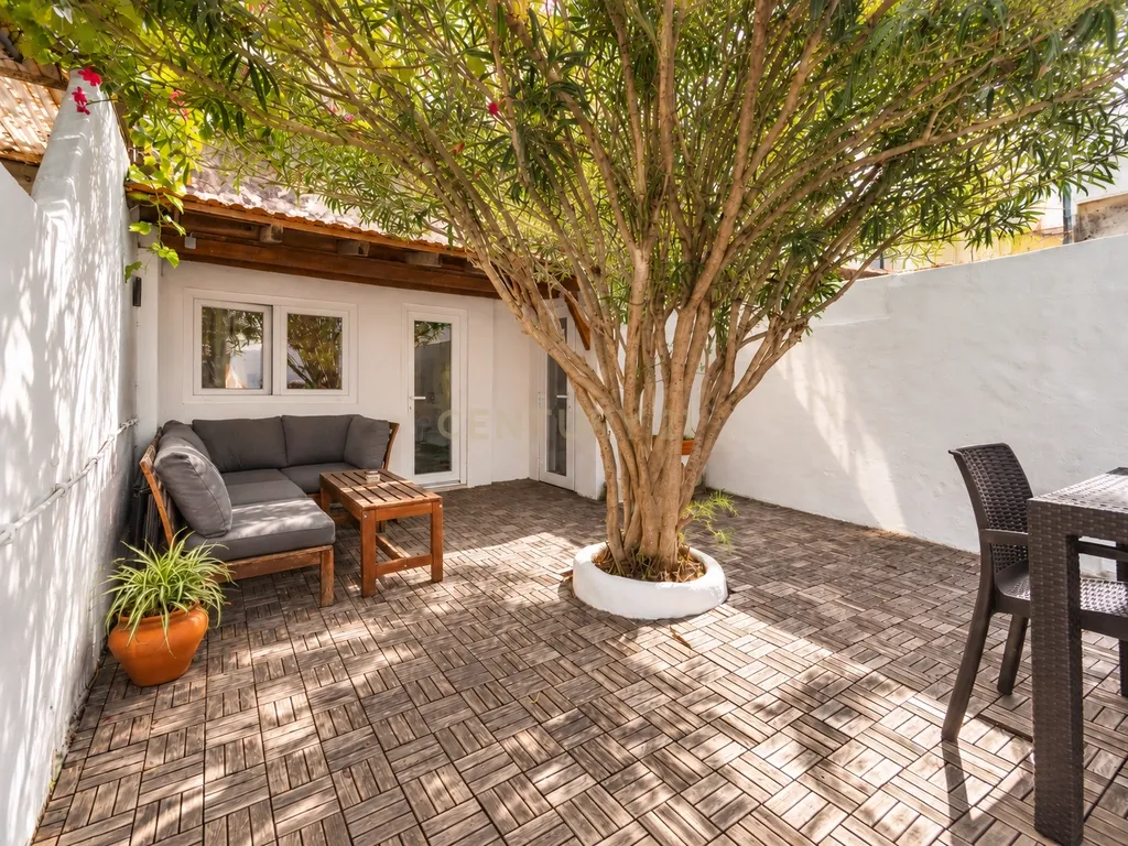 T1+2 dúplex com jardim privado e varanda - Image 26