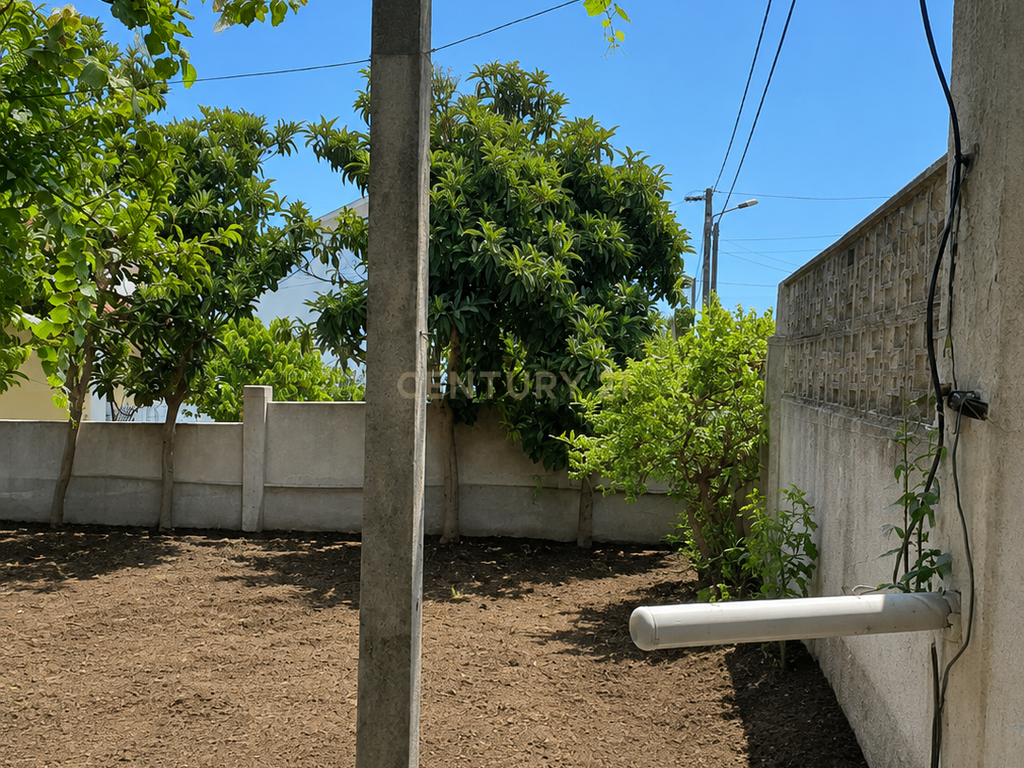 **Moradia térrea para remodelar nas Quintinhas – Charneca da Caparica | Terreno com 290 m²** - Image 10