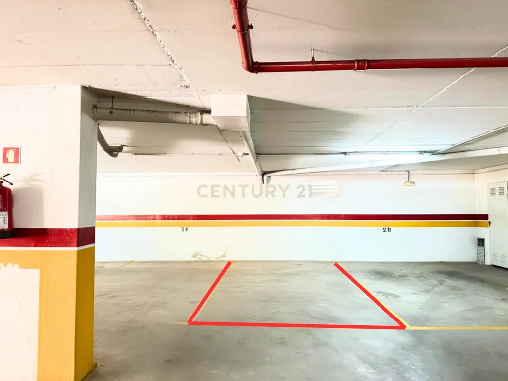 Apartamento T2 Semi-Novo com Garagem em Armação de Pêra – Conforto, Modernidade e Excelente Localização - Image 20