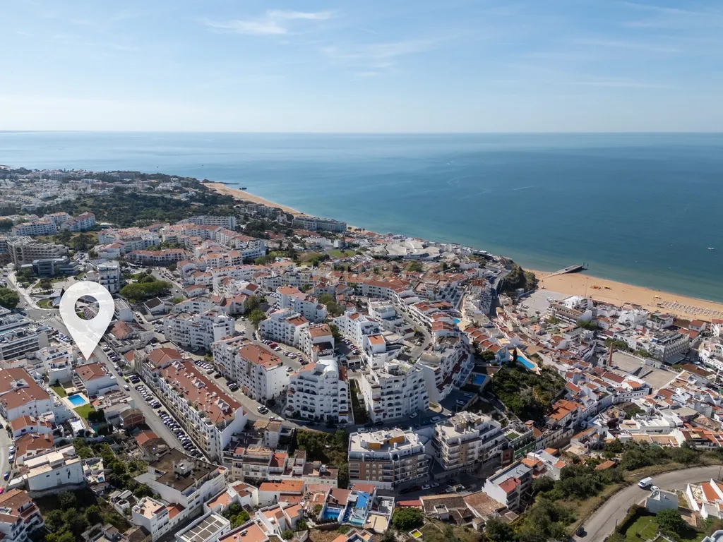 Moradia com 3 Quartos, Quintal e Terraço – Excelente Localização em Albufeira - Image 24