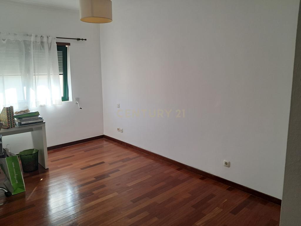 Apartamento espaçoso T3+2 em Carcavelos - Quinta de São Gonçalo com Vista Mar - Image 11