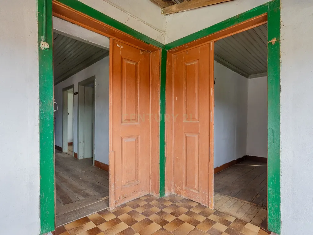 Moradia T3 para recuperar com terreno a 1,5km do centro de Vila Nova de Poiares - Image 25